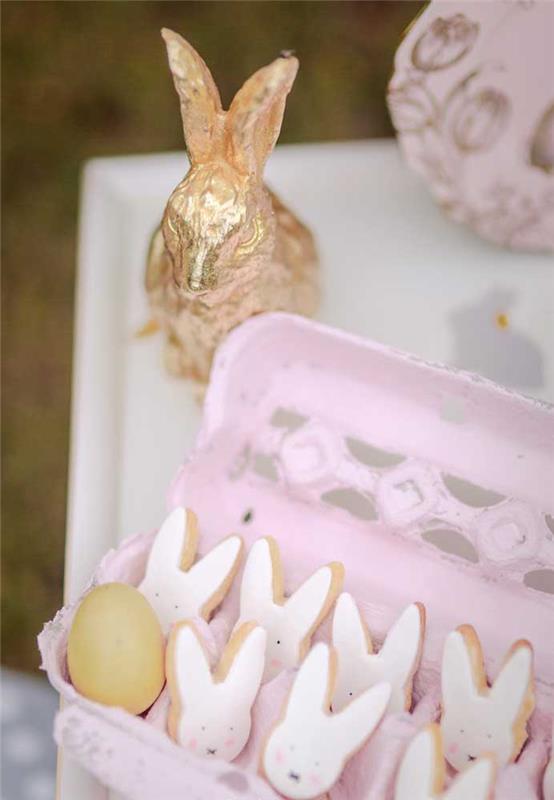 Różowe kolorowe opakowanie jajka Wielkanocna dekoracja