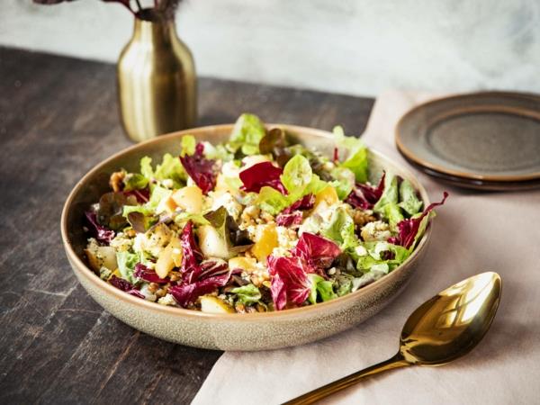 Salade de feuilles rouges, poires et noix Recettes du brunch de Pâques