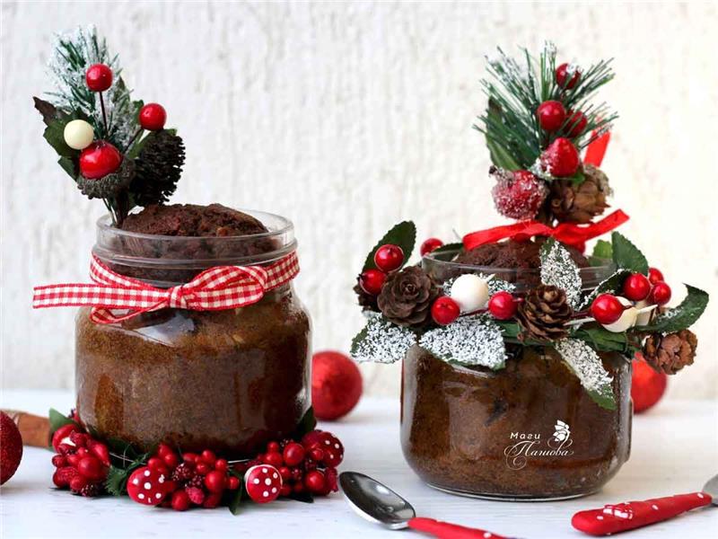 Świąteczna dekoracja ciasta czekoladowego