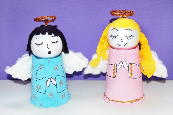 Anioły Stróże robią z dziećmi rękodzieło na Boże Narodzenie - magiczne pomysły i instrukcje rolki kartonowe rolki toaletowe aniołki