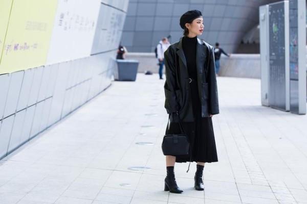 Black on Shcwarz - Seoul Fashion Week Street fashion