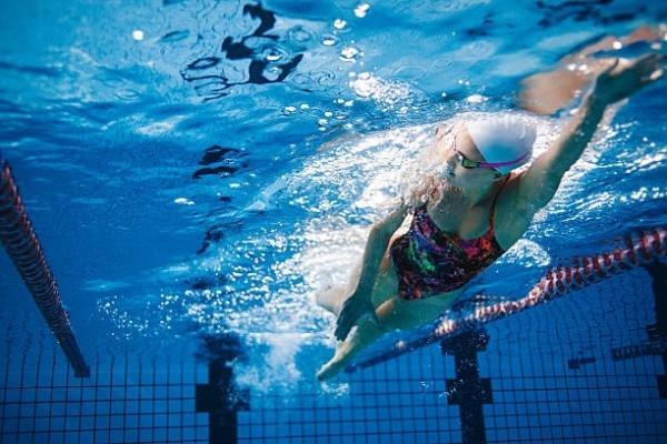 Idealny trening pływacki nigdy na pełnym żołądku