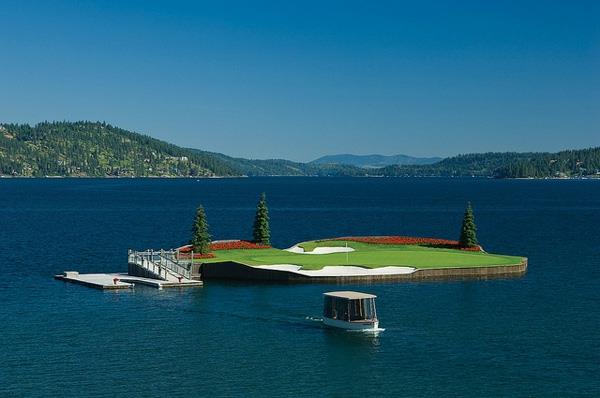 Parcours de golf flottant jouer au golf idée environnement aquatique