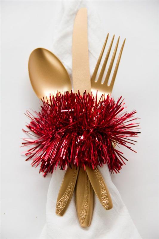 Anneaux de serviette Tinker pour Noël - idées élégantes et instructions pour une décoration de table de fête guirlandes de papier toilette rouge déco