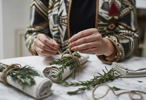 Anneaux de serviette Tinker pour Noël - faites des idées et des instructions élégantes pour une décoration de table festive avec des matériaux naturels