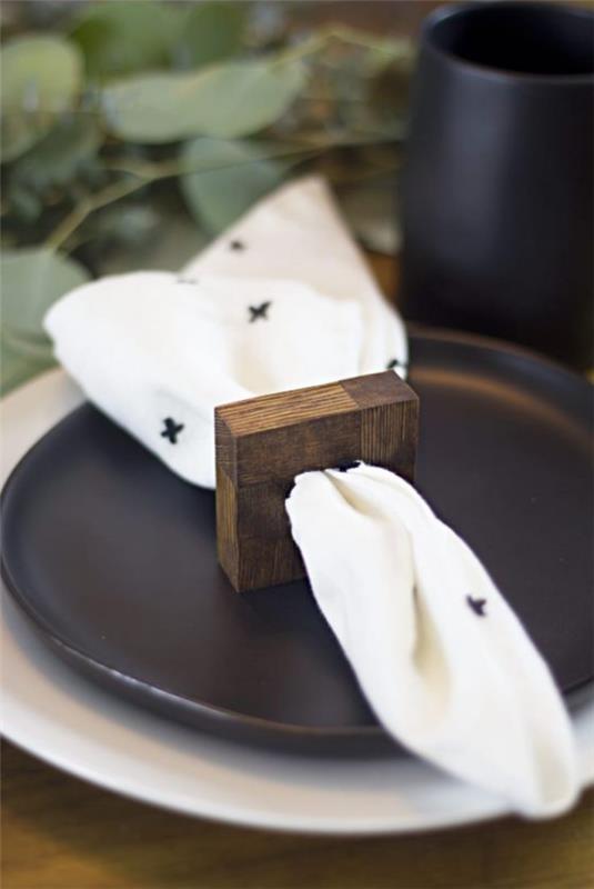 Tinker ronds de serviette pour Noël - idées stylées et mode d'emploi pour une décoration de table festive idée moderne bois