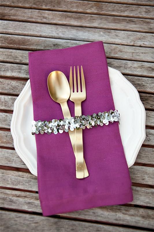 Anneaux de serviette Tinker pour Noël - Idées élégantes et instructions pour une décoration de table festive pailletten deko serviette violette