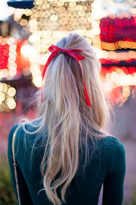 Fryzury noworoczne same robią długie włosy, czerwoną kokardę