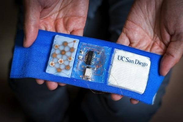 Les vêtements intelligents du futur peuvent réguler la température de votre corps - le prototype de bracelet qui régule la température