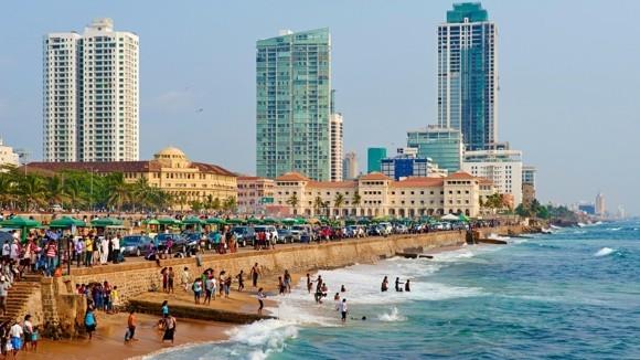 Sri Lanka, Colombo, Galle Face Beach, bain du dimanche