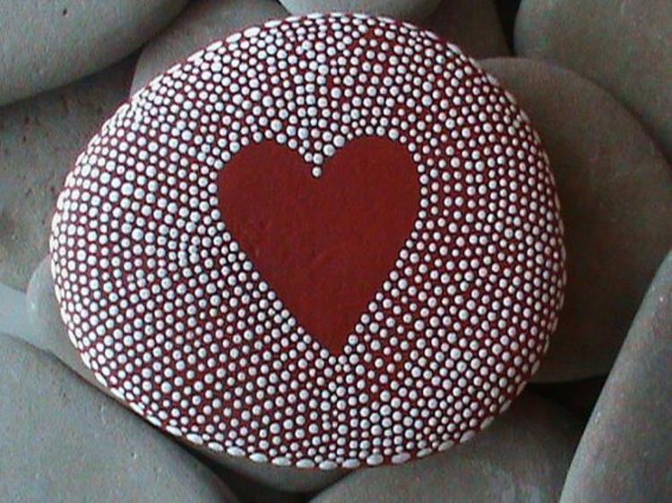 Kamienie malujące wzór kropki czerwone serce rzemieślnicze z kamieniami