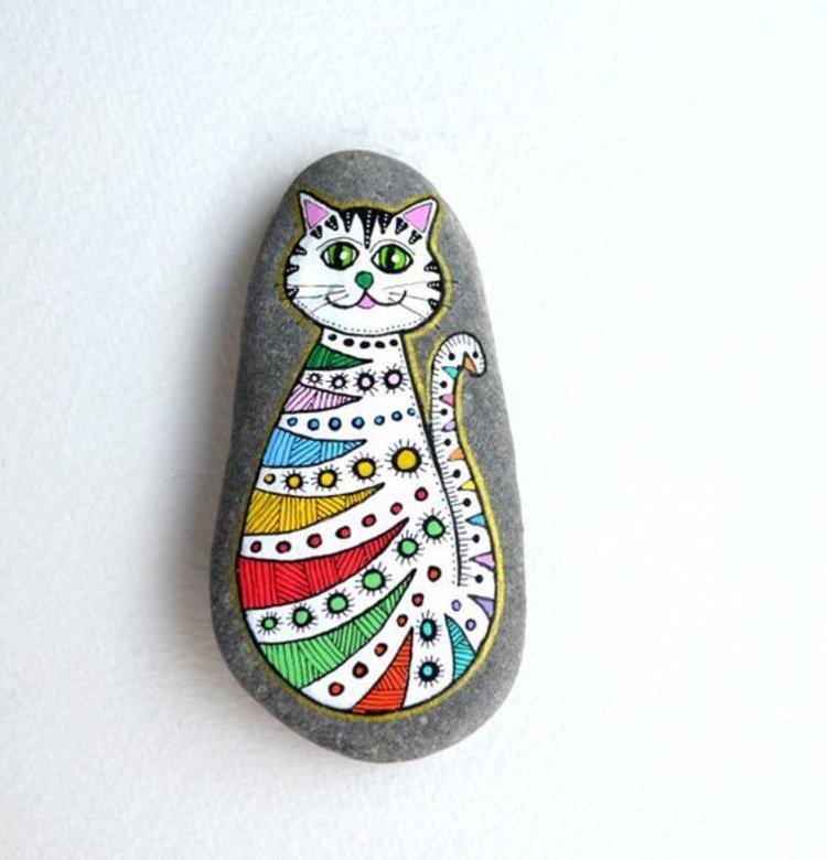 Maluj kamienie kolorowe rzemiosło kota za pomocą kamieni