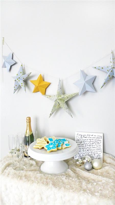 Faire des étoiles pour Noël avec des instructions d'origami Décoration murale de Noël