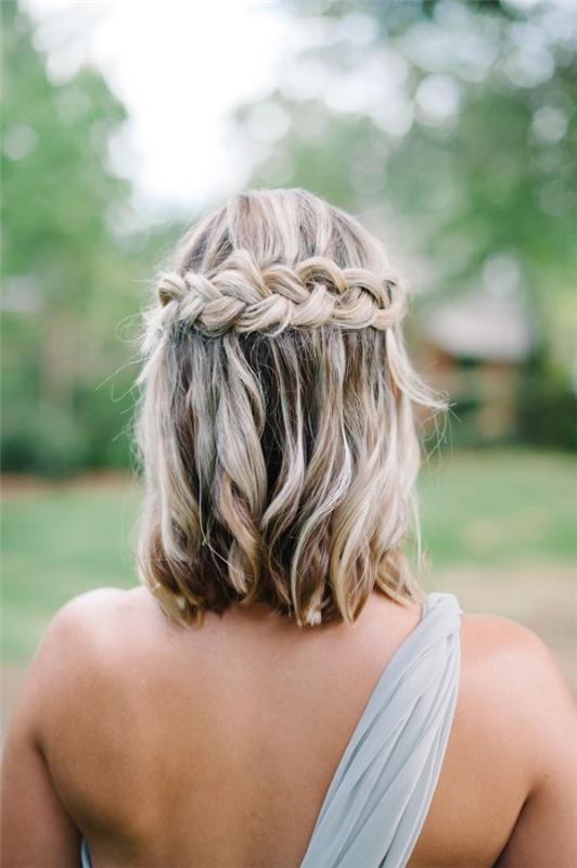 Coiffures élégantes et belles pour la tresse d'invité de mariage de cheveux mi-longs