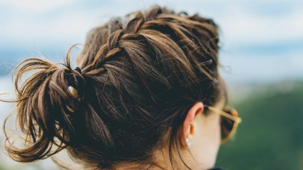 Coiffures élégantes et belles pour les cheveux mi-longs tresse français néerlandais