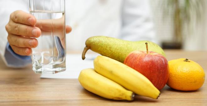 Régime métabolique Easy-Body-System boire beaucoup d'eau au petit-déjeuner pour stimuler le métabolisme