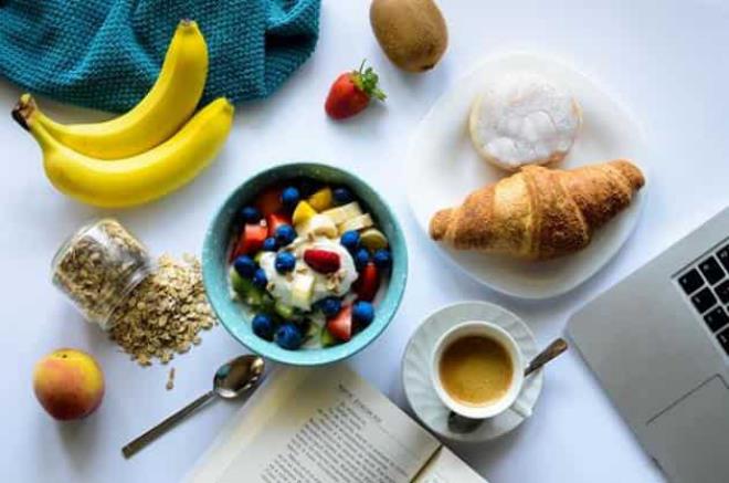 Régime métabolique Système corporel facile Petit déjeuner sain Une tasse de café stimule votre métabolisme