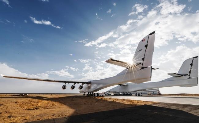 Stratolaunch, największy samolot na świecie, przeszedł z pełnym sukcesem lot próbny przygotowując się do startu