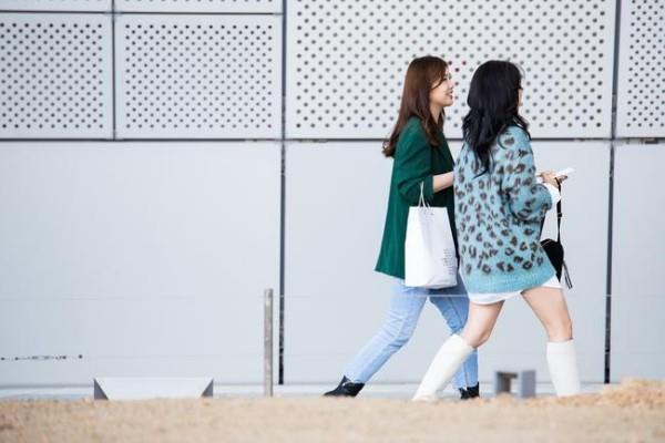 Mode de rue - deux grandes dames - mode de rue