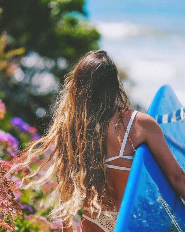 Coiffure surfeuse - le look estival actuel par excellence