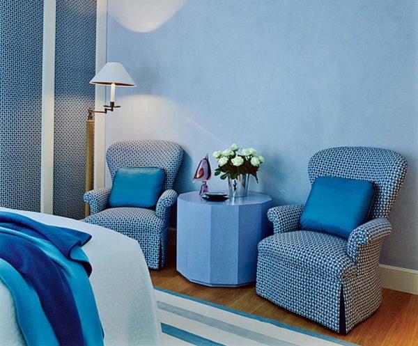 Taubenblauе fauteuil couleur mur rembourrage bleu