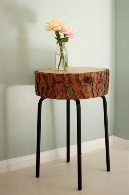 table pieds en métal de style vintage fabriquée à partir de tronc d'arbre