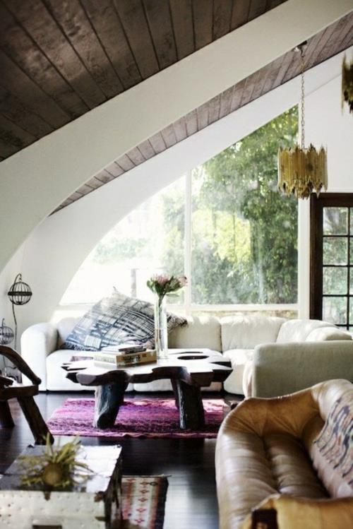 lambris de plafond de grenier d'origine moderne dans le salon