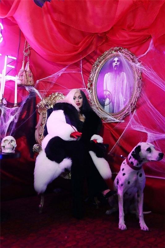 Świetny pomysł na kostiumy na Halloween Cardi B