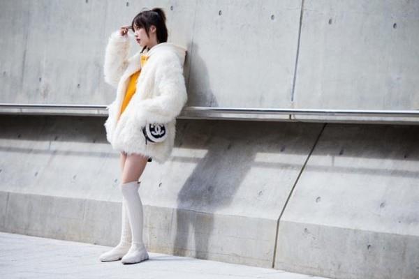 Grande veste blanche - tendances de la mode Street fashion