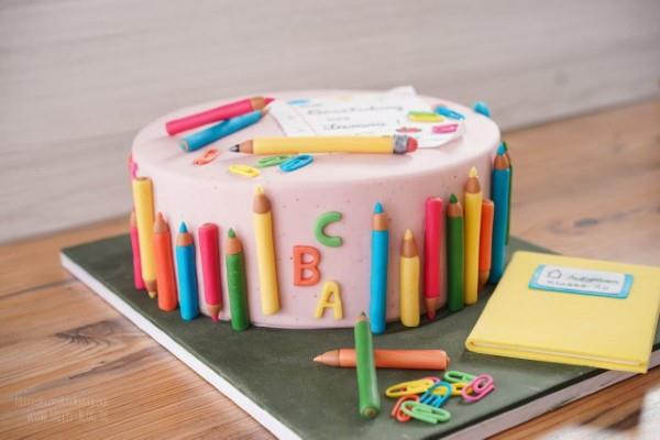 Ciasto do szkoły - pomysły na przepis i dekoracje na niezapomniane pomysły na przyjęcie ciasto dziewczyny