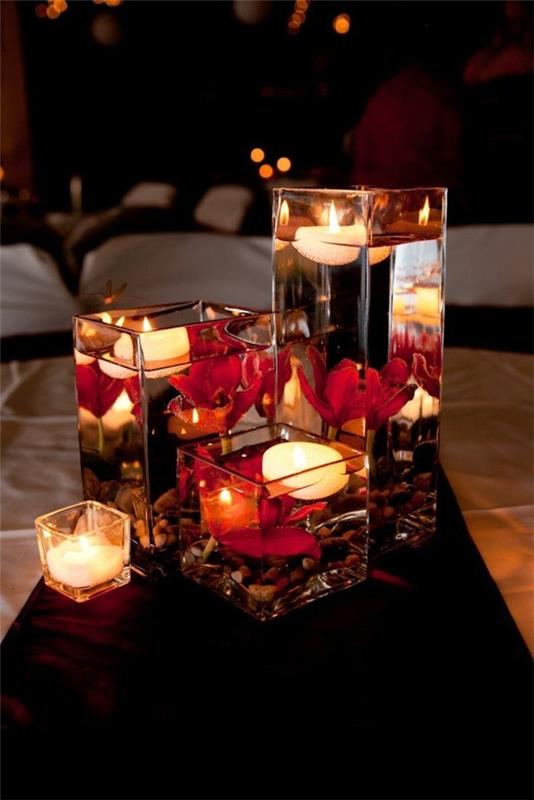 Wazony z wodą i różowymi liśćmi Dekoracja ślubna ze świecami