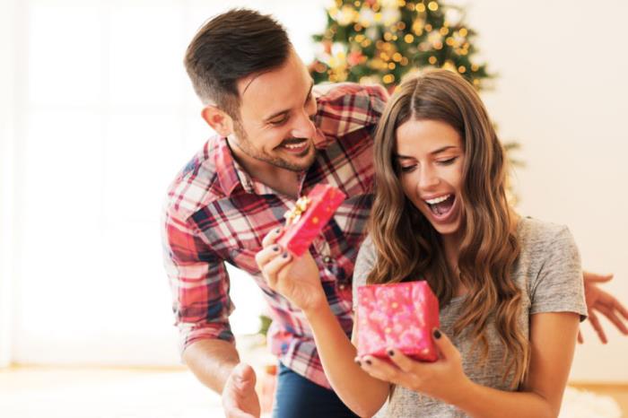 Être amoureux selon le signe du zodiaque être heureux de différentes manières Le Sagittaire aime offrir des cadeaux pour apporter de la joie