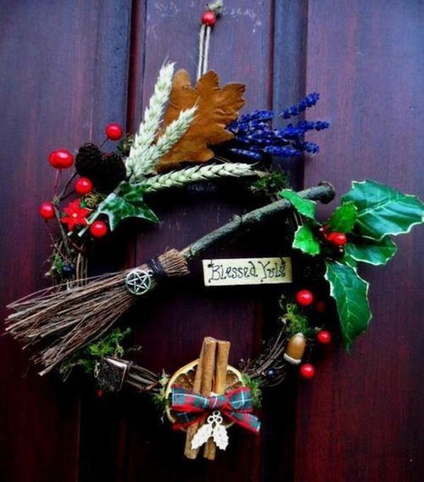 Idée ludique pour une couronne de porte pour Noël