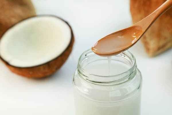 Co pomaga w walce ze swędzącą swędzącą skórą Olej kokosowy