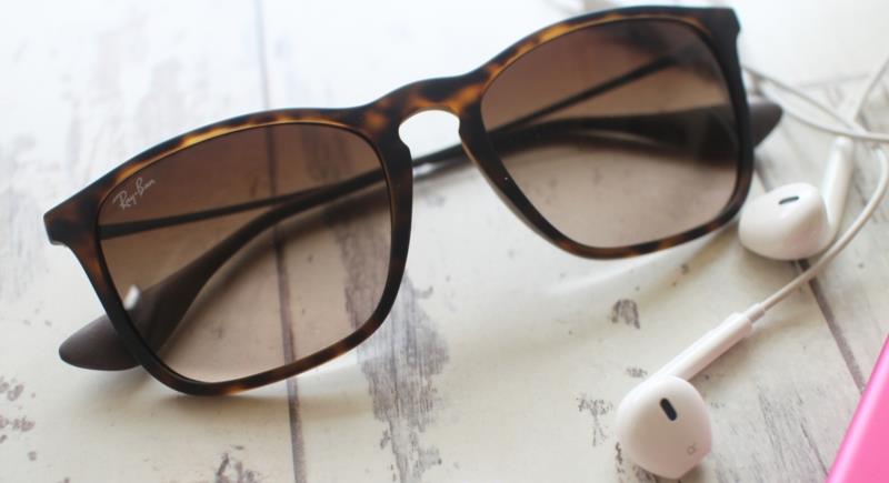 Co pomaga przeciw poparzeniom słonecznym Okulary przeciwsłoneczne Promienie UV chronią oczy