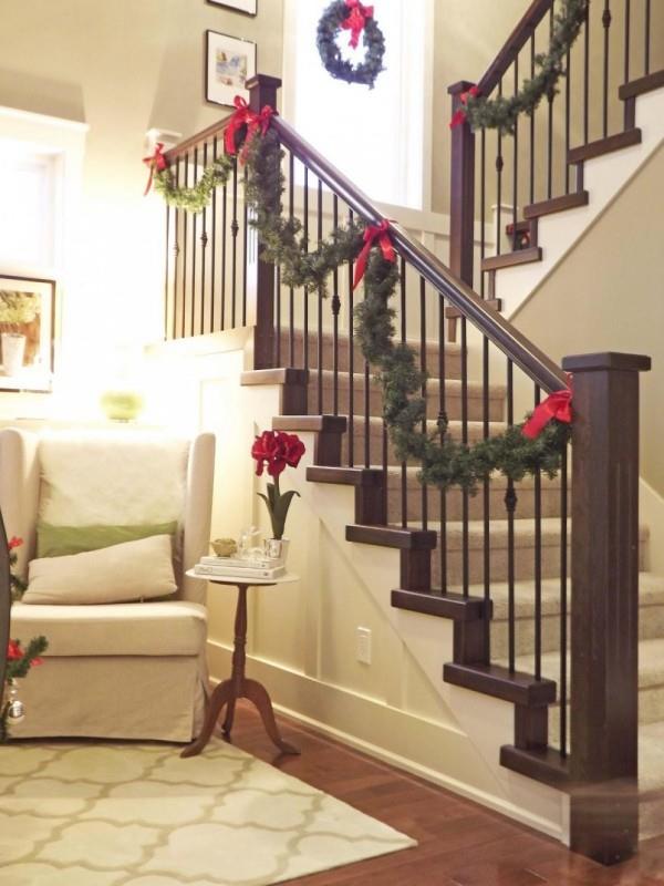 Świąteczny wieniec piękne ozdobne schody