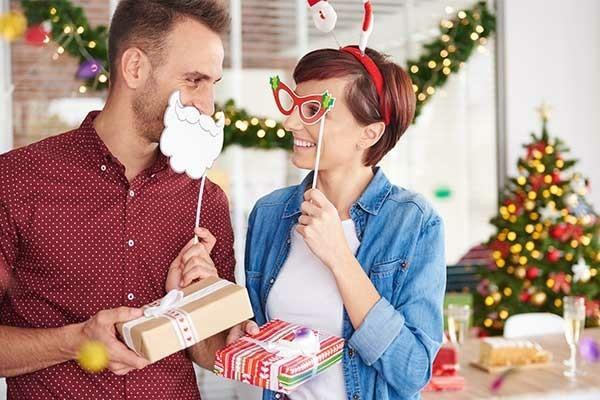 Organiser une fête de Noël Jeux Activités Échanger des cadeaux