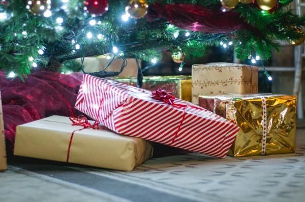 Fête de Noël hôte jeux activités cadeaux de Noël