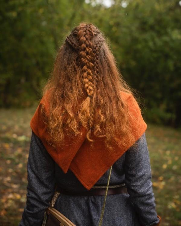 Coiffures vikings pour femmes et hommes, inspirées de la culture nordique, les femmes tressent les cheveux roux historiquement