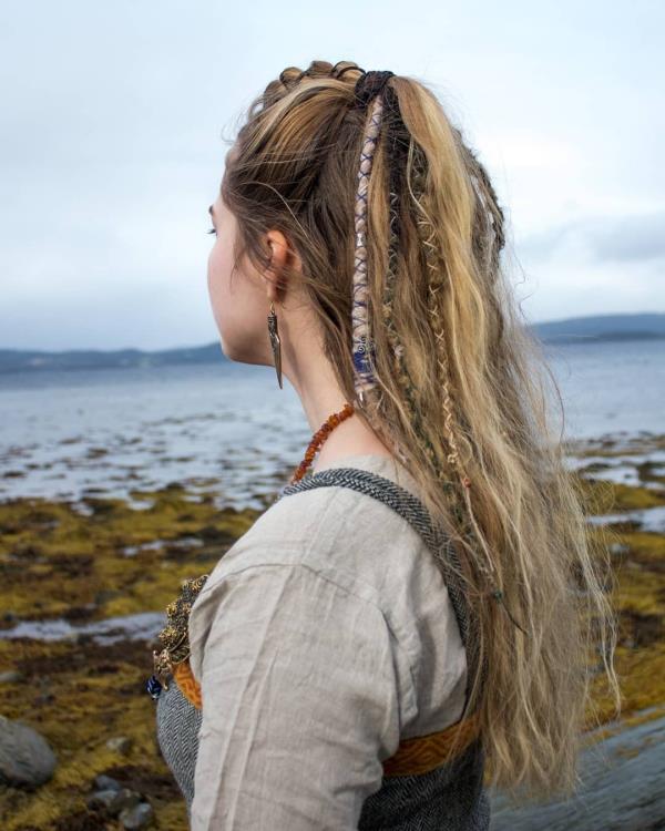 Coiffures vikings pour femmes et hommes, inspirées des détails de la culture nordique dans les cheveux magnifiques