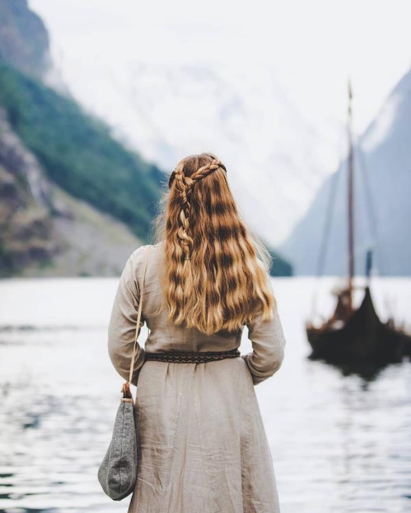 Coiffures vikings pour femmes et hommes, inspirées de la culture nordique