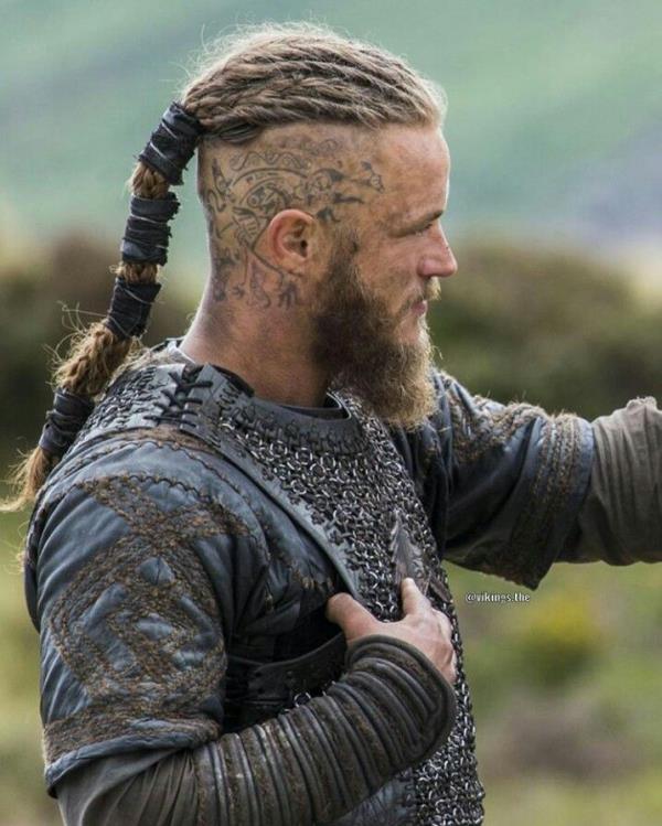 Coiffures vikings pour femmes et hommes, inspirées de la tresse mohawk de la culture nordique