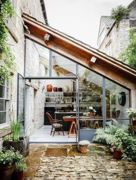 Jardin d'hiver pour câliner dans un style rustique en harmonie avec l'espace extérieur