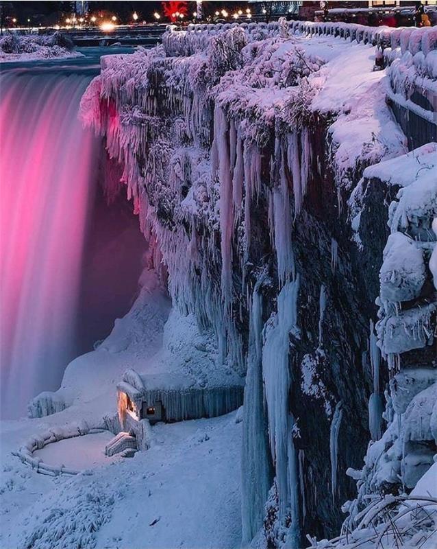 Pays des merveilles d'hiver Niagara Falls jour et nuit magnifique
