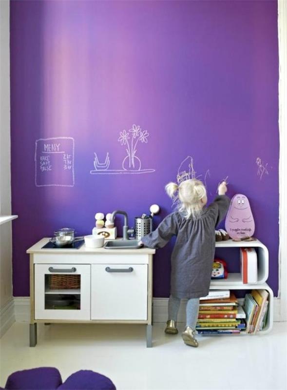 Peindre les murs de la chambre des enfants mur violet tableau tableau noir peinture