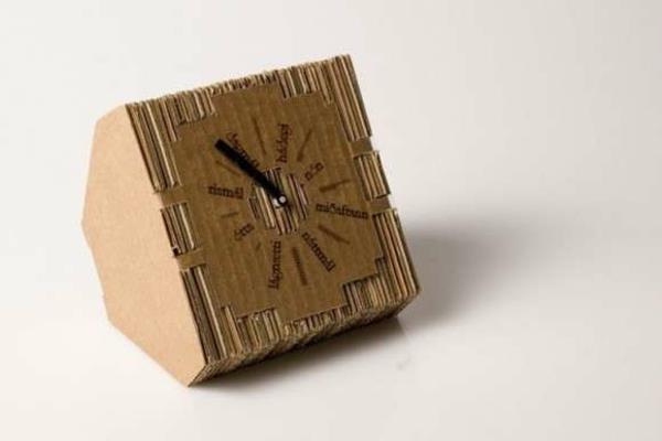 horloge de bricolage originale en carton à faire soi-même