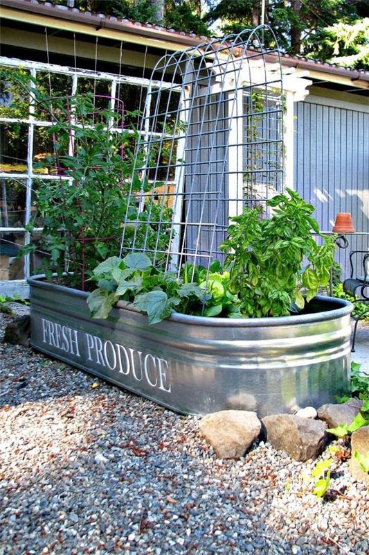 Décorer la baignoire en zinc - idées et astuces pour une décoration de jardin rustique