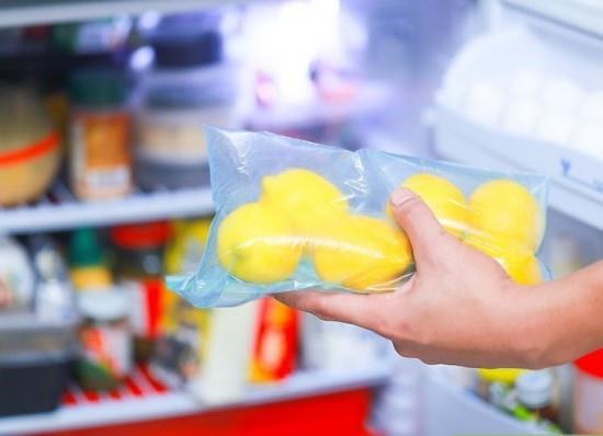 Conserver correctement les citrons Conserver dans un sac transparent et bouché au réfrigérateur