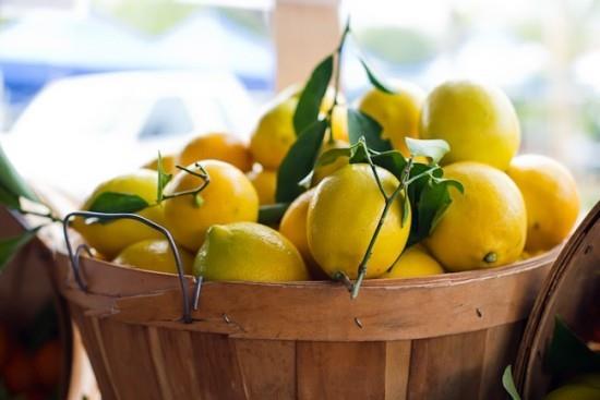 Conservez les citrons correctement et gardez-les frais dans un endroit ombragé à la maison