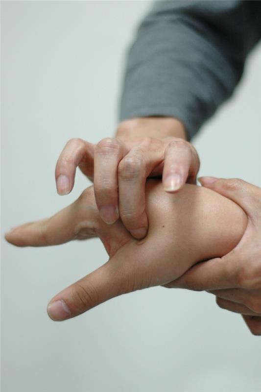 żyj zdrowo zdrowo życie praktyka uzdrawiania masaż strefy akupresury ręka3